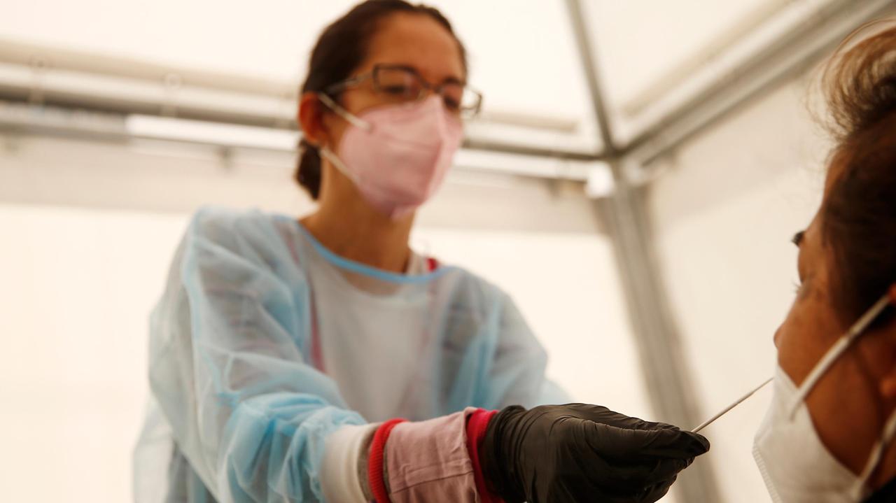 Operatori sanitari contagiati. Chiuse tre strutture per anziani nel Ferrarese