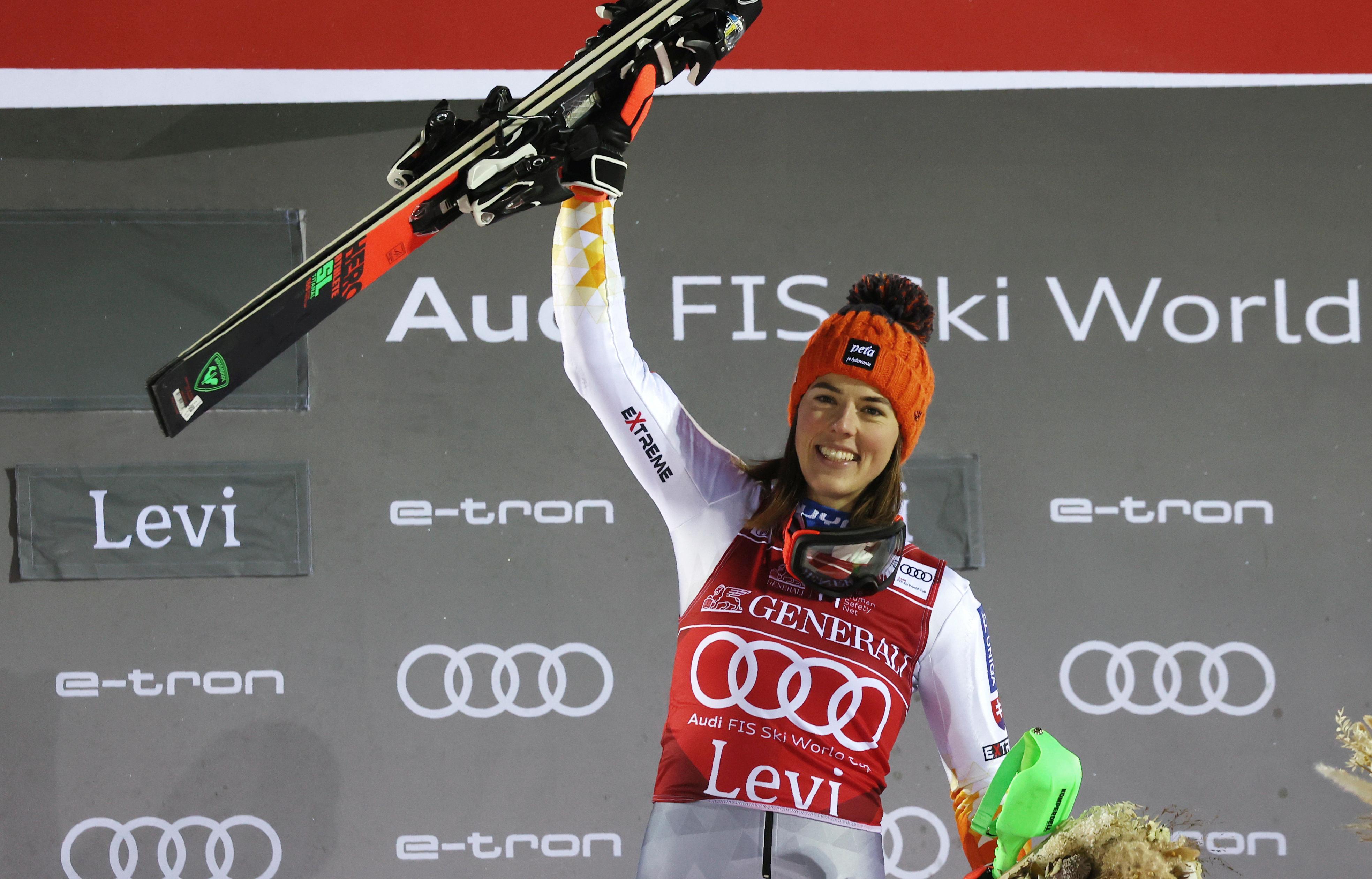 Doppietta di Petra Vlhova nello slalom di Levi deludono le azzurre