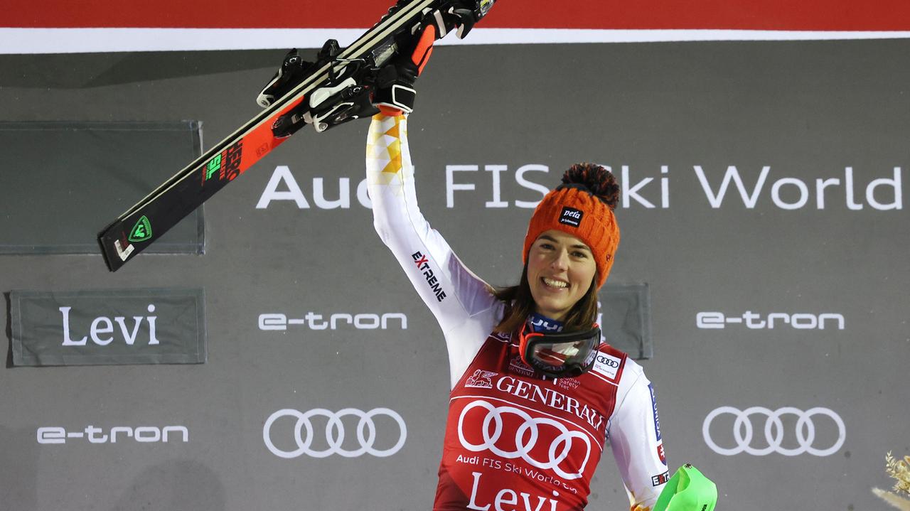Doppietta di Petra Vlhova nello slalom di Levi deludono le azzurre
