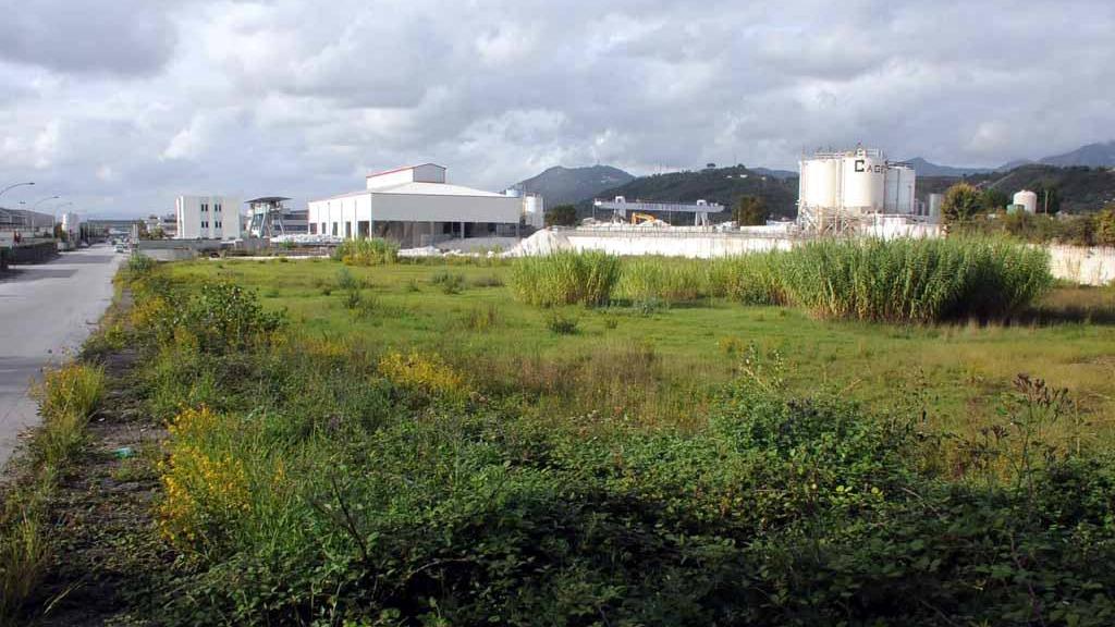 I terreni intorno alla ex Farmoplant