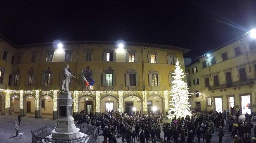 Presto sarà acceso anche l’albero di Natale in piazza del Comune