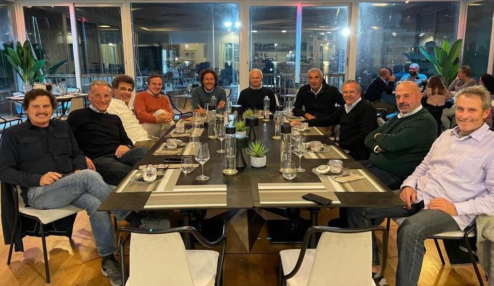I campioni della vela si riuniscono per parlare del futuro del club nautico