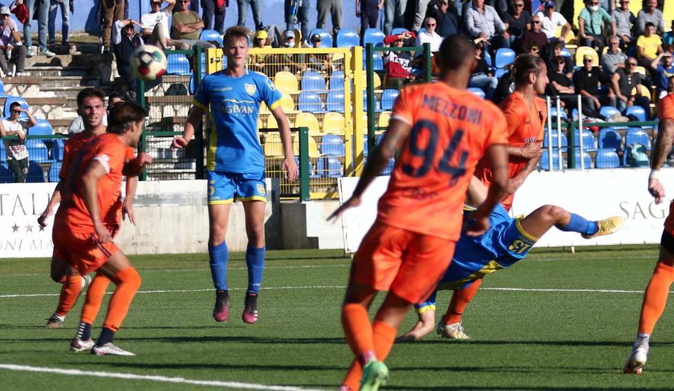 Tra Carrarese e Vis Pesaro vince la noia E adesso i tre punti mancano da troppo 