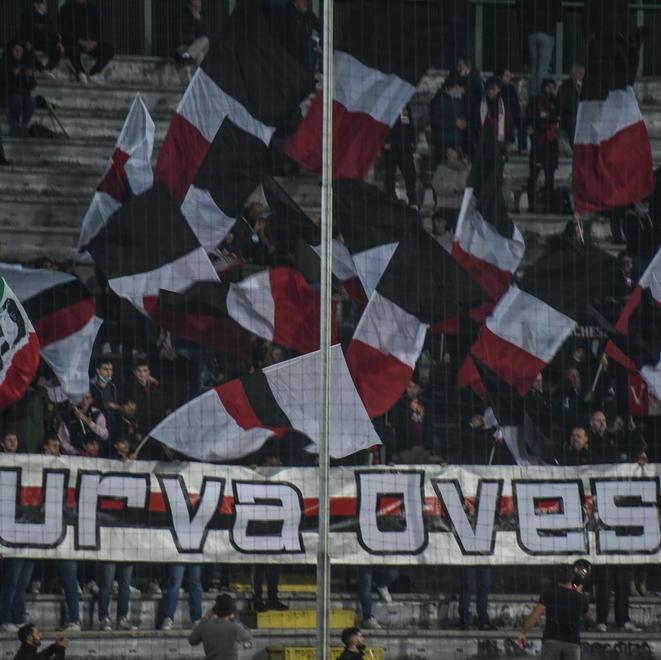 LO SPETTACOLO DEL TIFO