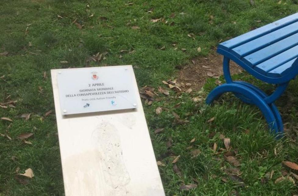 Rubano i salvadanai delle bambine e picchiano i cani