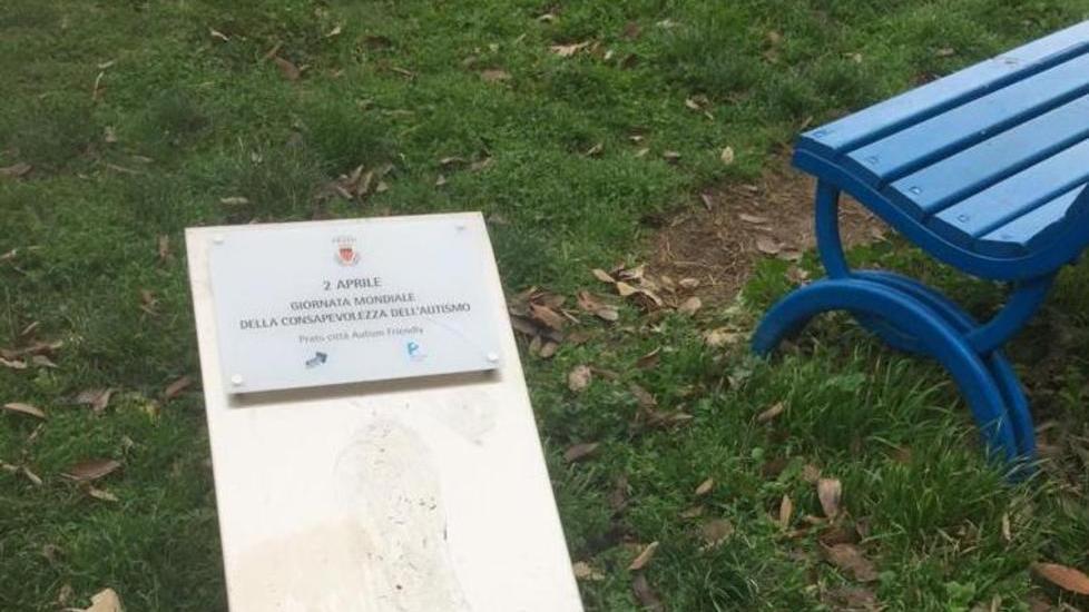 Rubano i salvadanai delle bambine e picchiano i cani