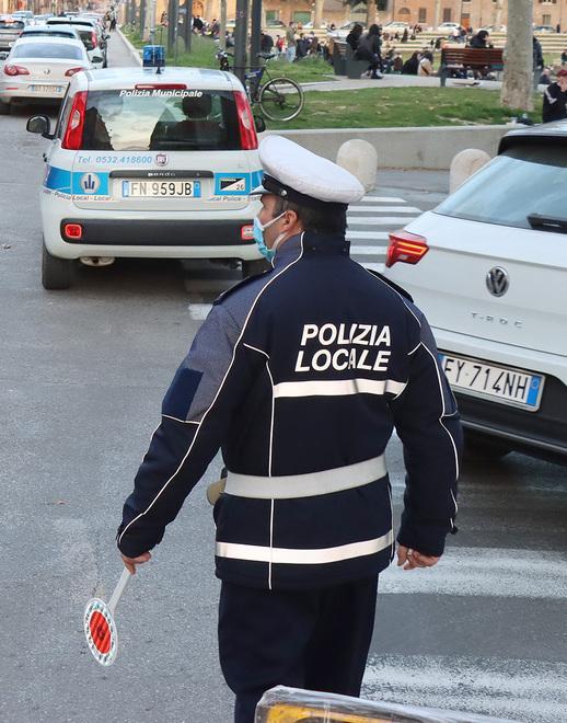 I sindacati di Polizia locale «Sì al turno di notte ma servono più agenti»