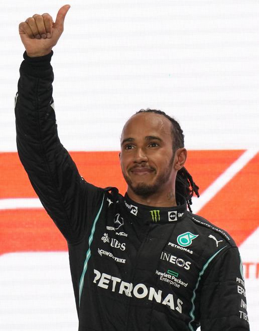 Verstappen penalizzato, Hamilton trionfa ora solo otto punti li dividono in classifica 