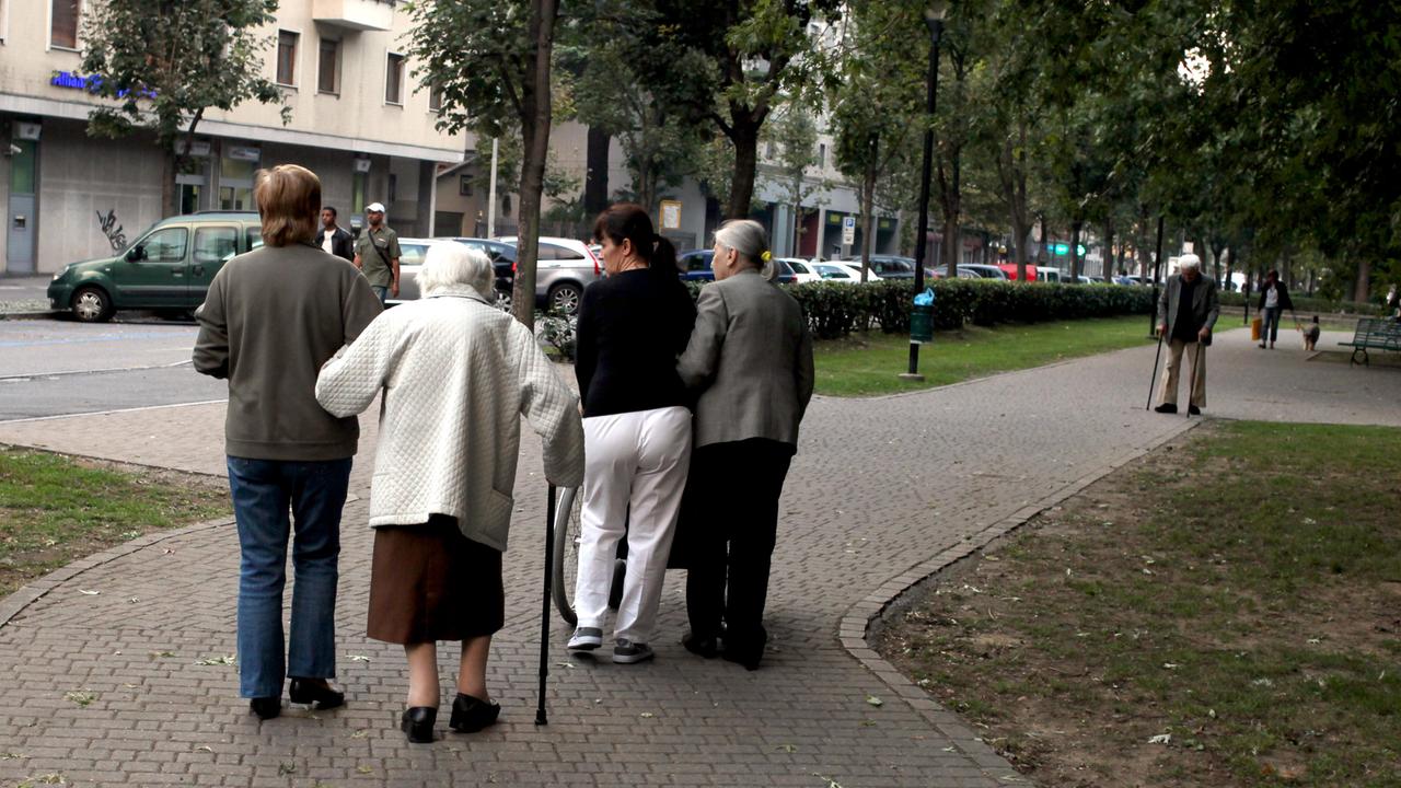 Ferrara, badante no vax: spese per i tamponi a metà