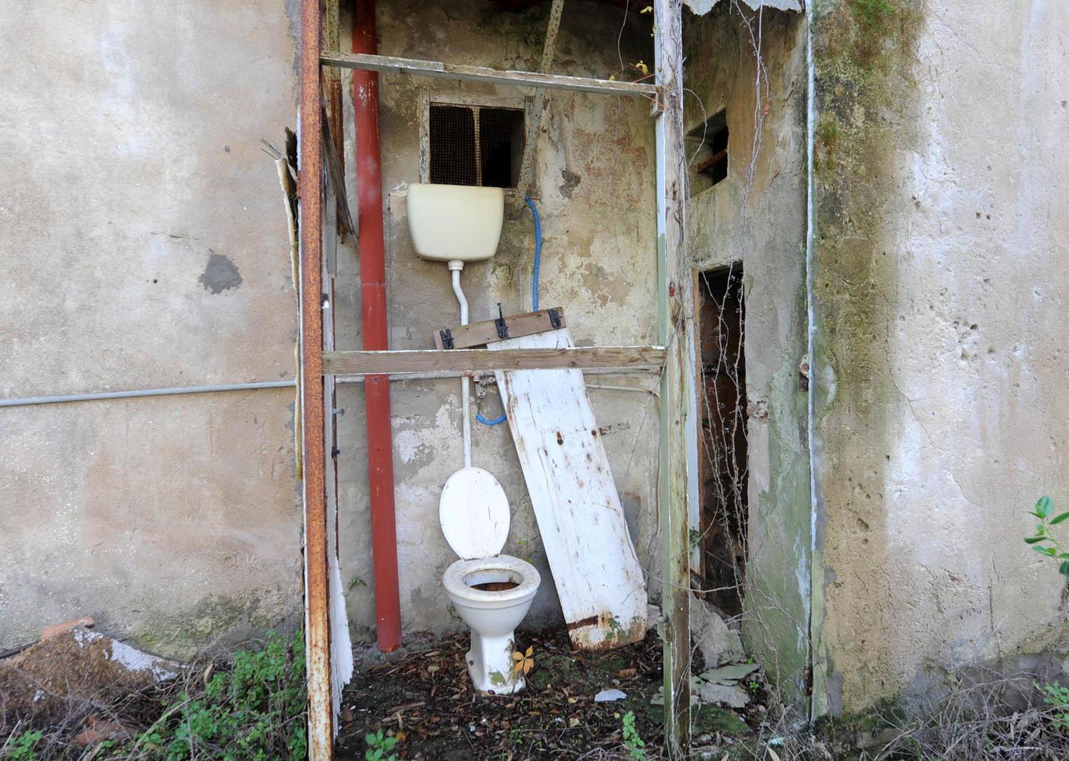 La lenta agonia del Casone di Baratti, da hotel di lusso a luogo dell’oblio 