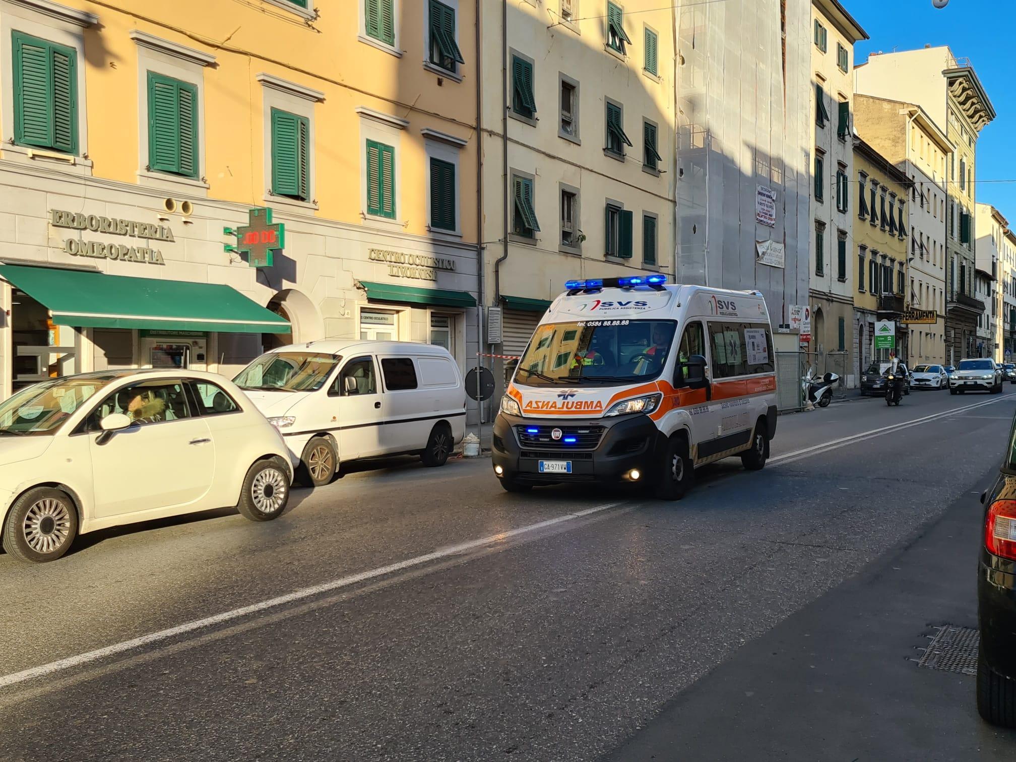L'ambulanza della Svs sul posto (foto Daniele Stefanini/Silvi)