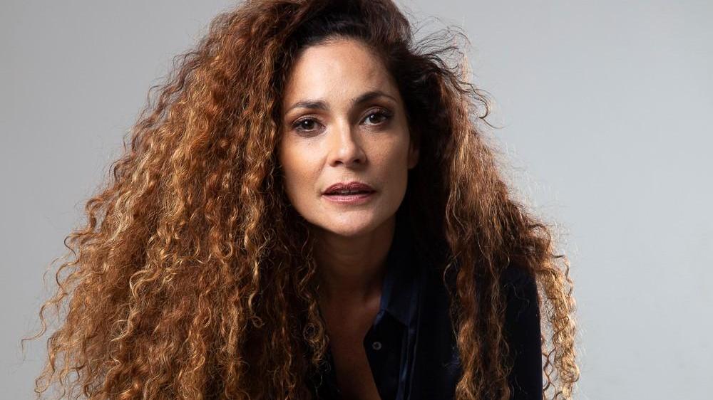 Simona Cavallari: «Mi sento sarda, tra un ciak e l'altro carasau e Nutella»