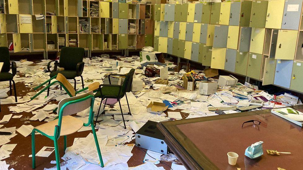 Una raccolta fondi per riparare i danni dei vandali nella scuola