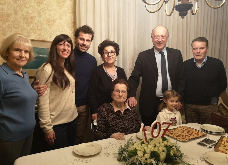Auguri Livia, a 107 anni è la più anziana di Lucca 