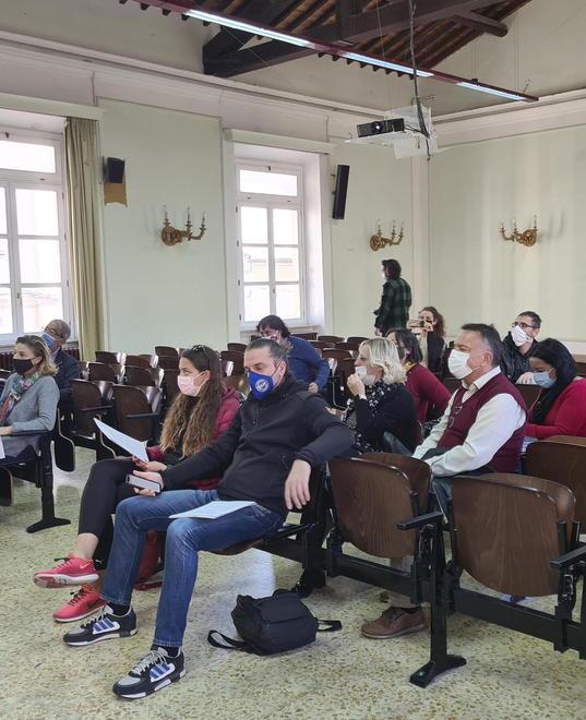 Aprire un canale con gli alunni stavolta a lezione ci vanno i prof 