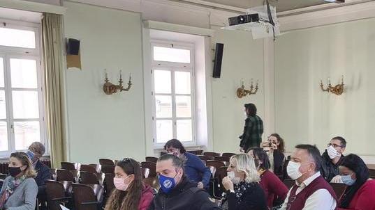 Aprire un canale con gli alunni stavolta a lezione ci vanno i prof