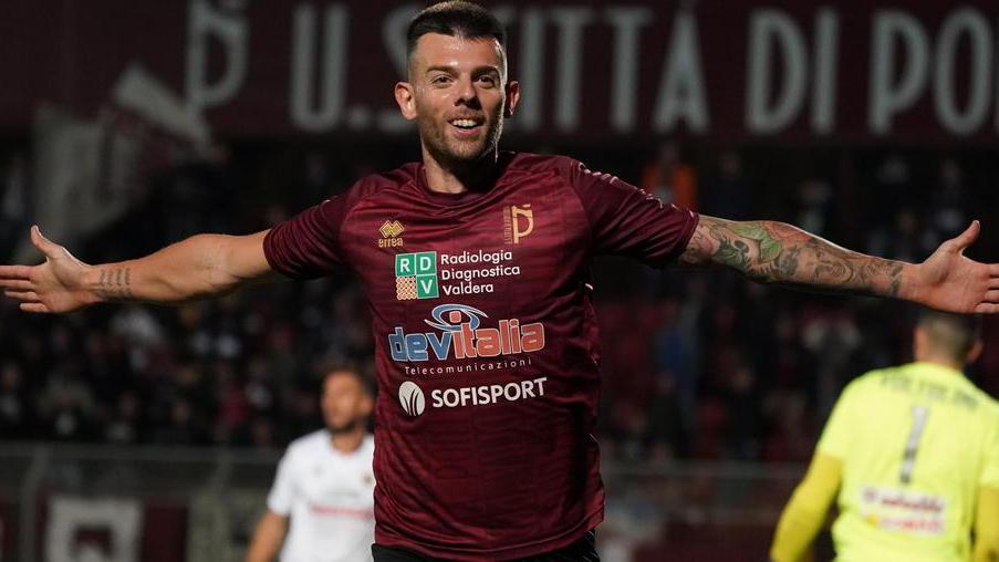 Il Pontedera vola sulle ali di Magnaghi Gol e non solo, è un bomber da... 10 e lode