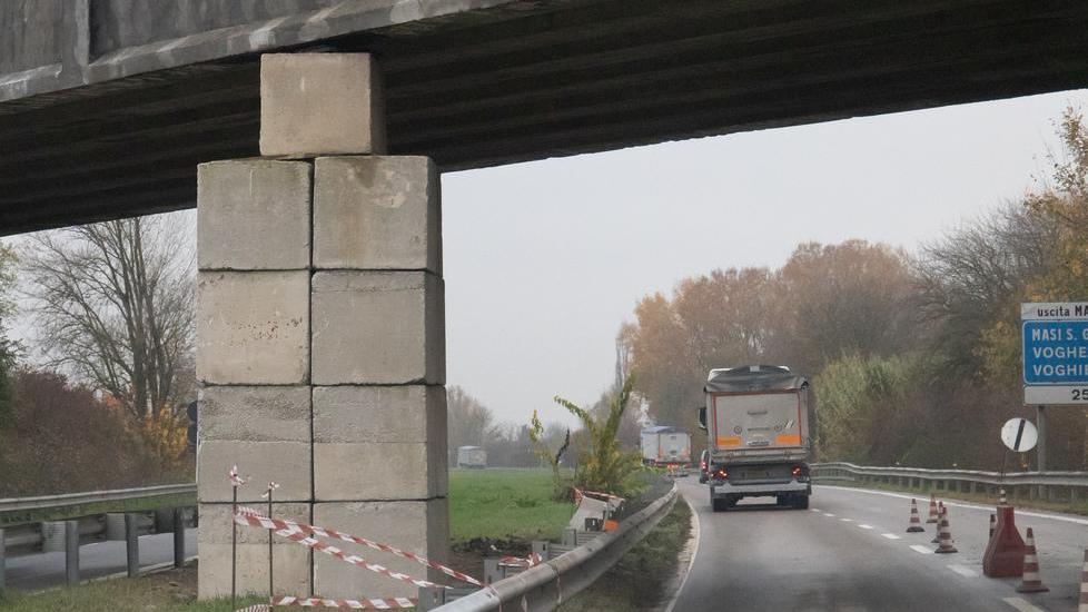 I sostegni al cavalcavia
