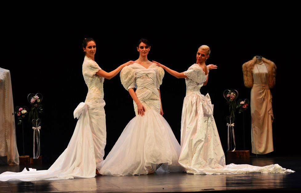 Gli abiti da sposa dagli anni Trenta a oggi sfilano per l’ospedale 