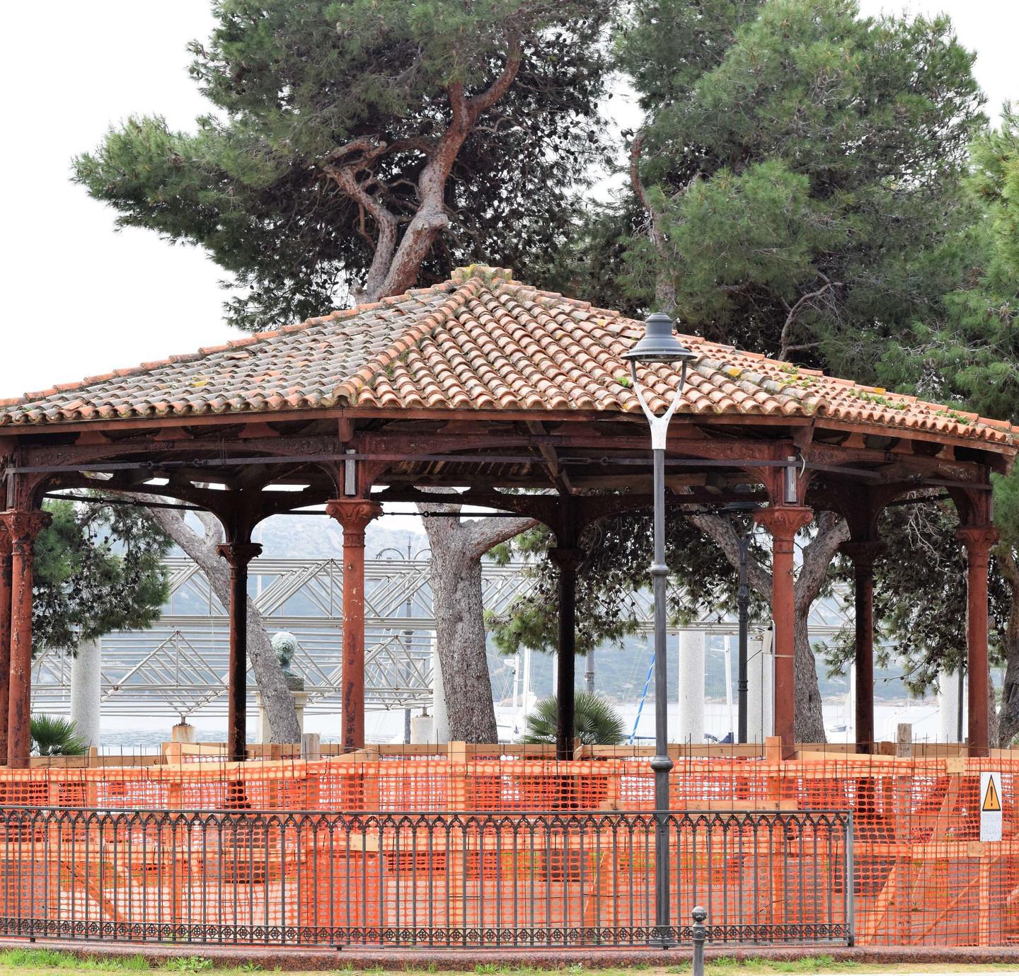 La Maddalena palco della musica verso il restauro
