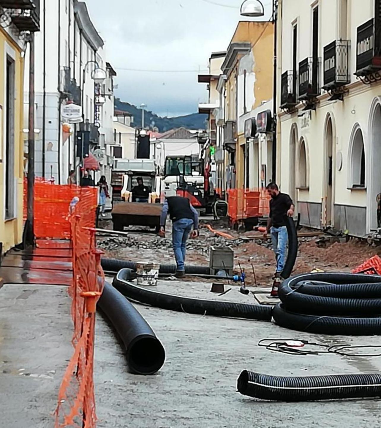 Lavori in via Umberto, il commercio cala del 50% 