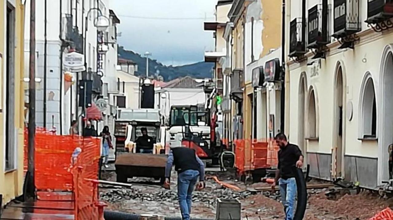 Lavori in via Umberto, il commercio cala del 50%