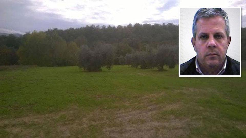 Marco Tommasi e una veduta della campagna attorno al paese di Cinigiano