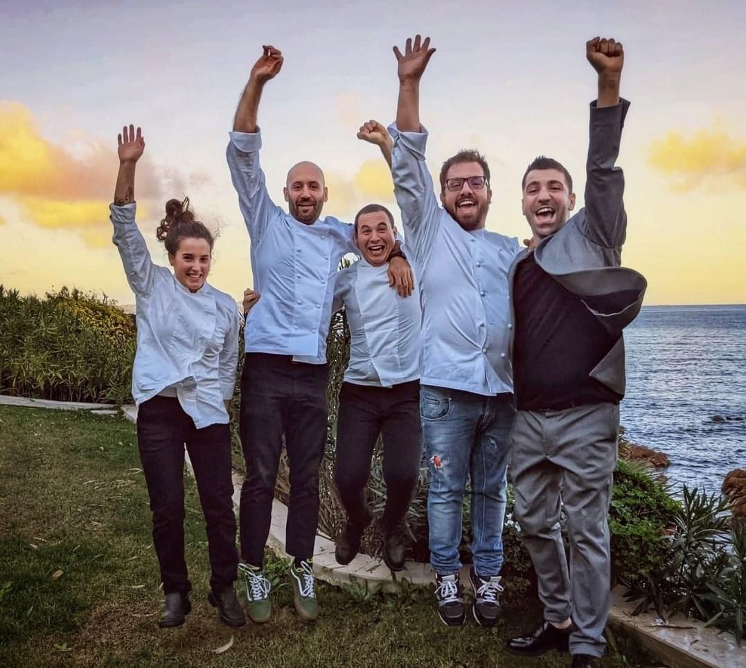 Lo staff di Somu festeggia la prima stella Michelin