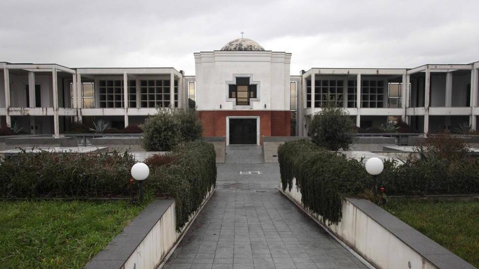 I nomi di chi si è fatto cremare su due muri dei cimiteri comunali di Viareggio