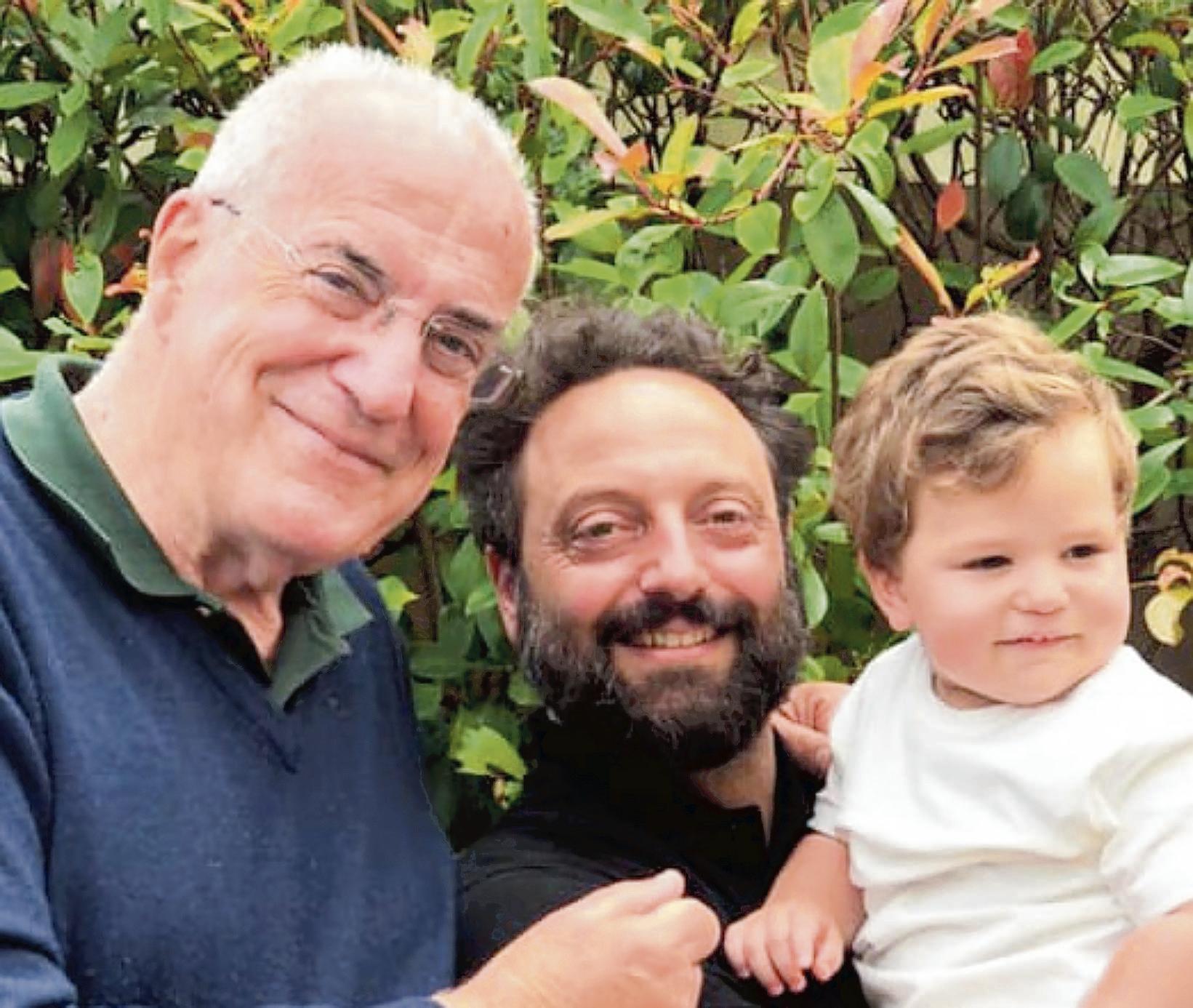 Tre generazioni: da sinistra Piermario Meletti Cavallari, il figlio Giorgio e il nipote Pietro
