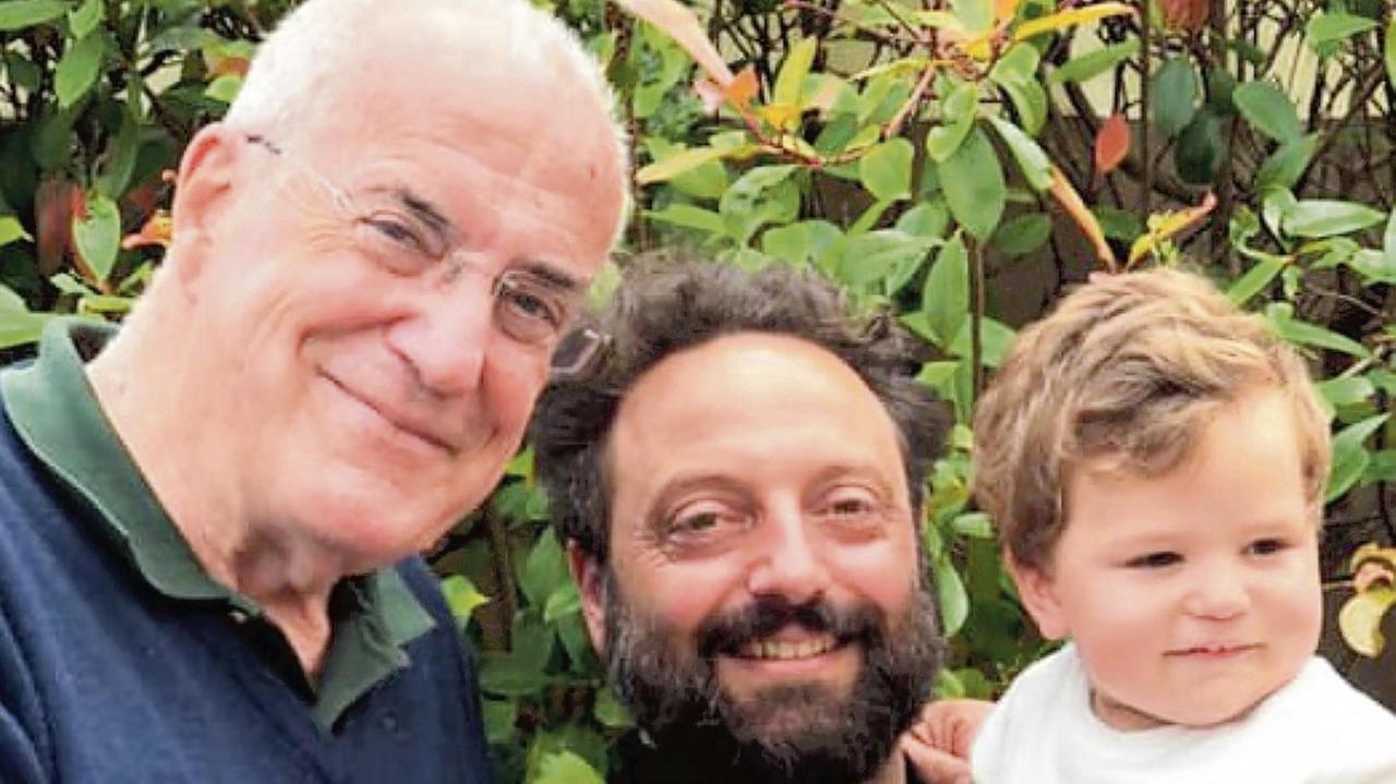 Tre generazioni: da sinistra Piermario Meletti Cavallari, il figlio Giorgio e il nipote Pietro