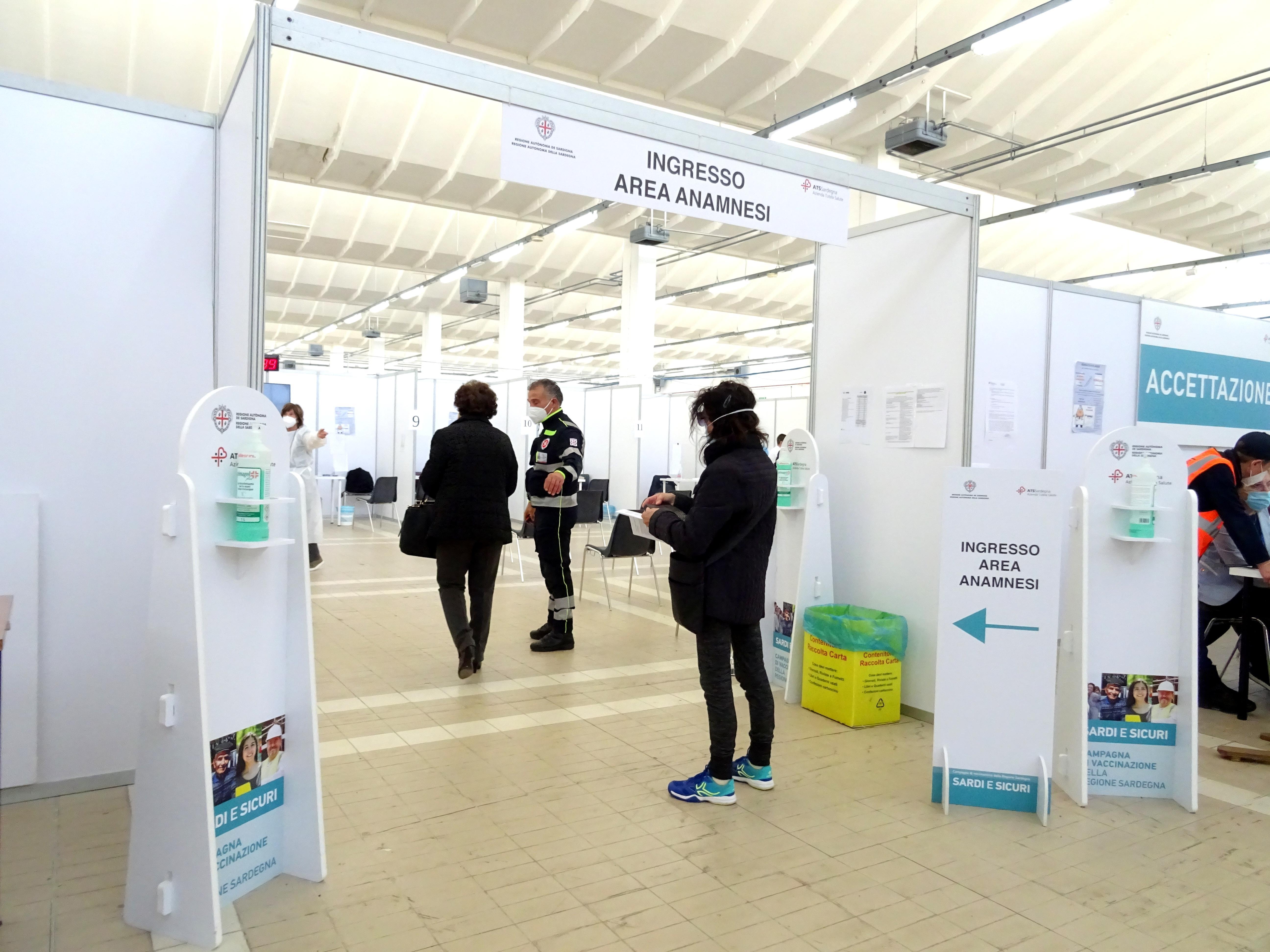 Covid, vaccinazioni: in Sardegna è corsa alla terza dose 