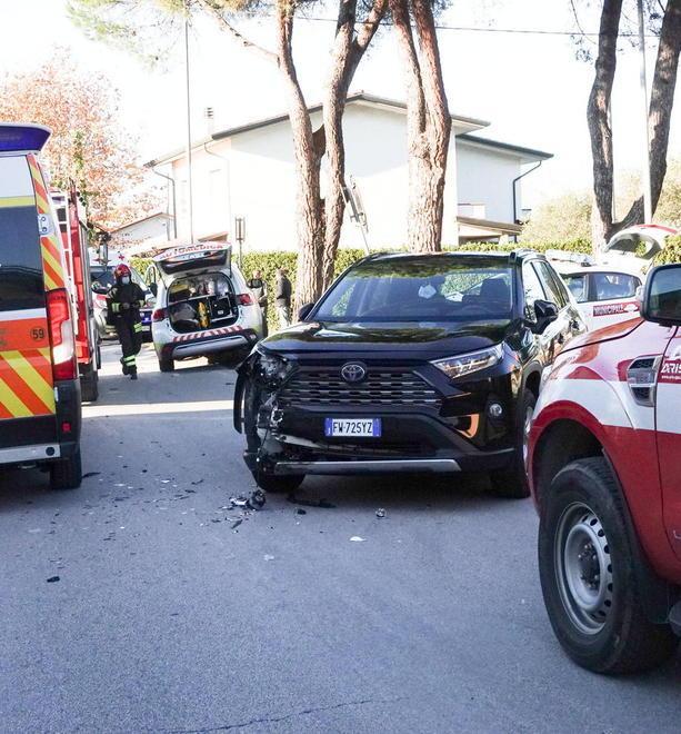 Incidente, auto capovolta Incastrate madre e figlia 