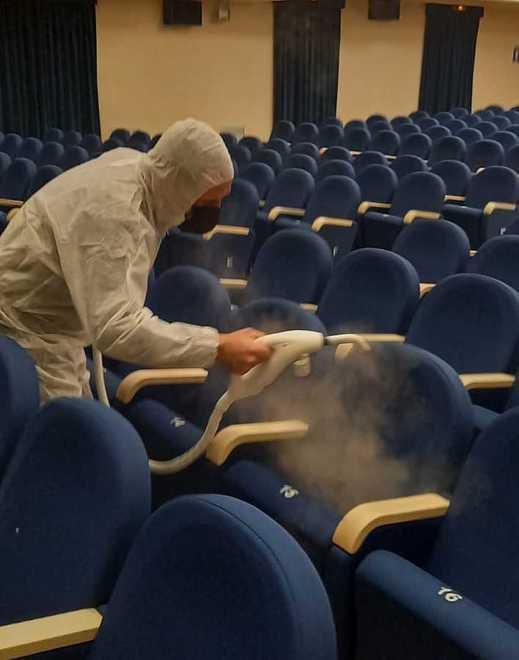 Tutto esaurito a teatro per il primo spettacolo «Grazie al pubblico»