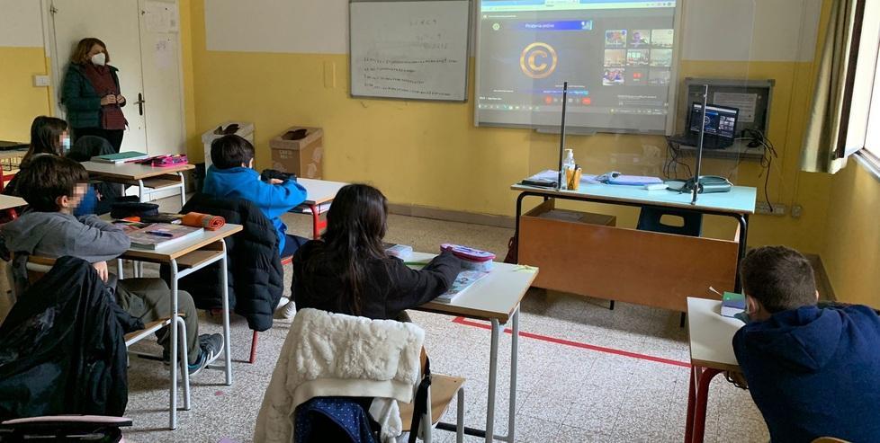 Lezione sull’uso intelligente del web e spettacolo condiviso nella piazza 