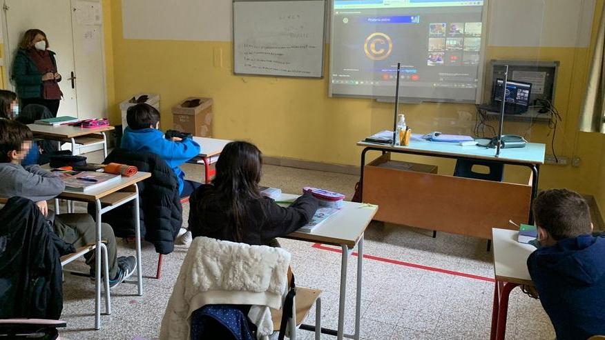 Lezione sull’uso intelligente del web e spettacolo condiviso nella piazza