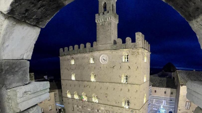 Lascia i suoi beni al Comune di Volterra: «Erede universale»