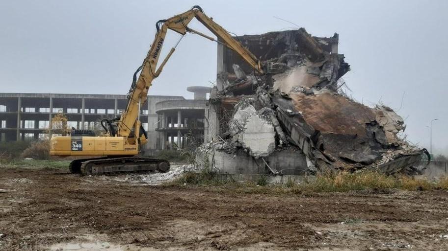 Ruspe all’interporto di San Donato: abbattuto lo scheletro
