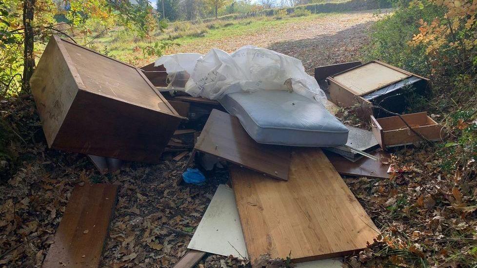 Maxi discarica, azienda nei guai grazie a cittadini e telecamera