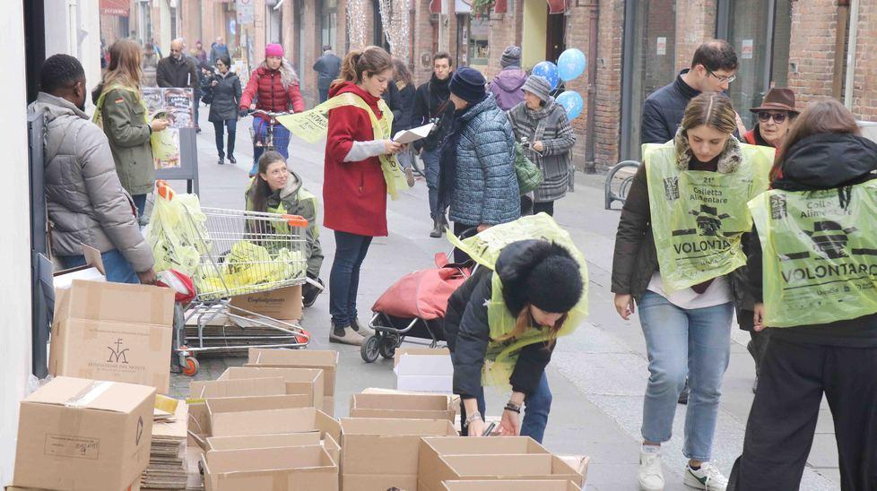 Colletta alimentare a scuola per sensibilizzare gli studenti 