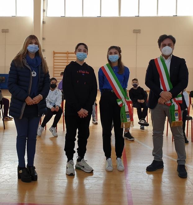 Anais è il sindaco dei ragazzi Jacopo il suo vice 