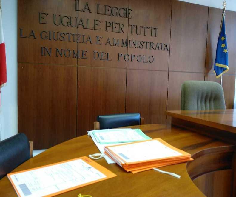 Modena Quadro da 72 mila euro mai pagato ma lui ritira la querela e “salva” l’amico 