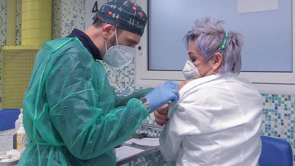 Covid nel Modenese. Terza dose a 5 mesi, appuntamento via sms