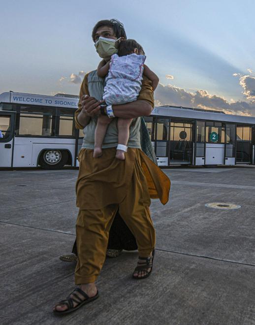 Altri dieci profughi afghani accolti a Ferrara: «Contributo alle eccezionali esigenze dei richiedenti asilo» 