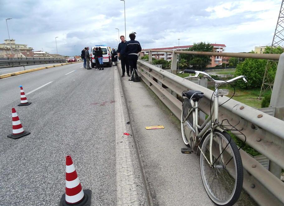 il cavalcavia Barsacchi nel 2019, il giorno dell’incidente costato la vita alla signora Rachele Marin, 81 anni