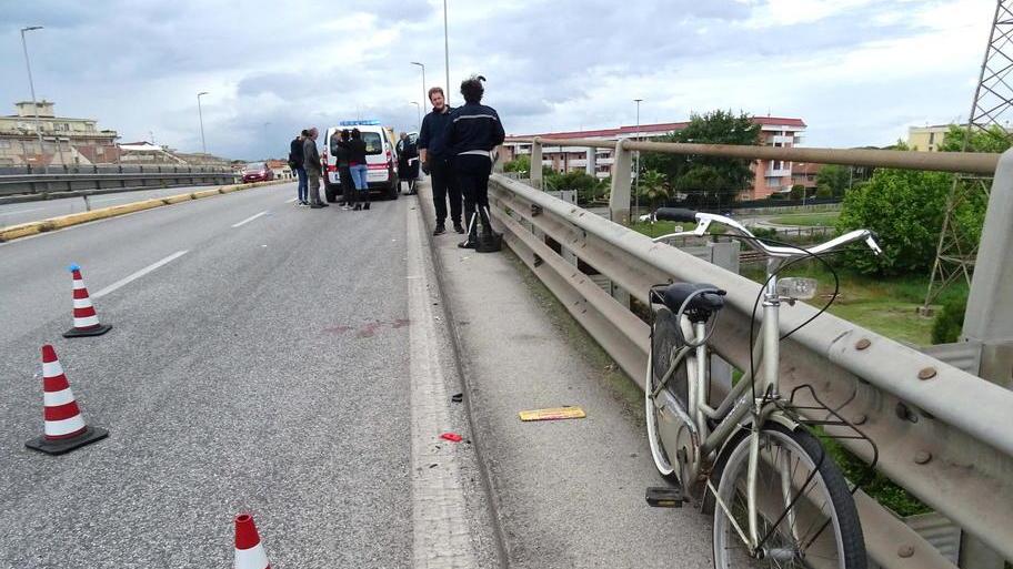 il cavalcavia Barsacchi nel 2019, il giorno dell’incidente costato la vita alla signora Rachele Marin, 81 anni