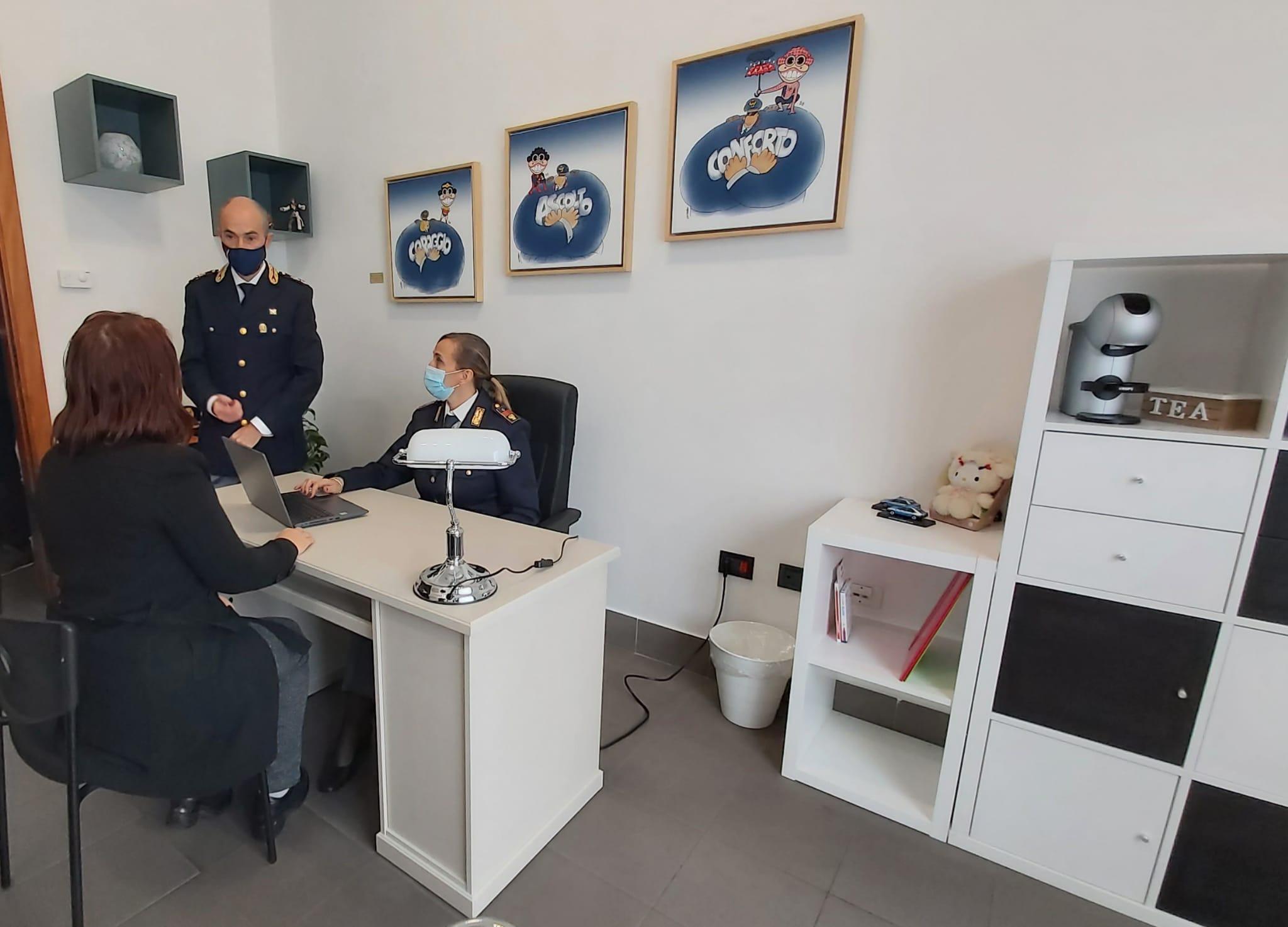 La stanza delle "parole al sicuro" nella questura di Cagliari (foto Mario Rosas)