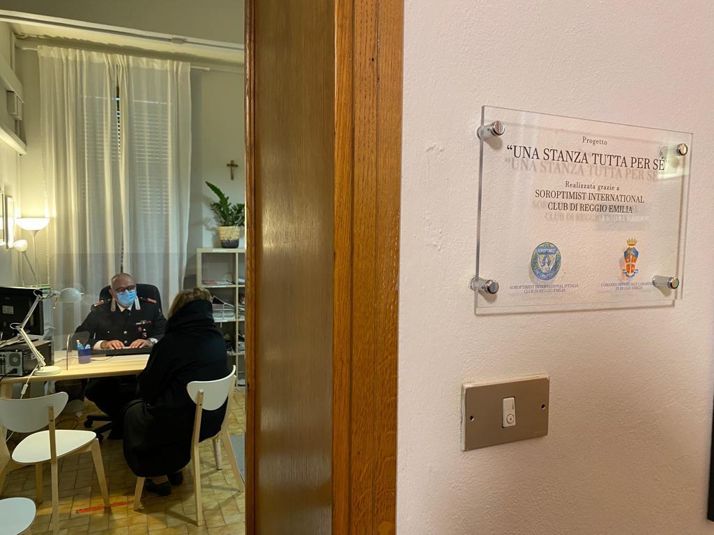 L'iniziativa "Una stanza tutta per sé" per spingere le vittime di violenza a denunciare