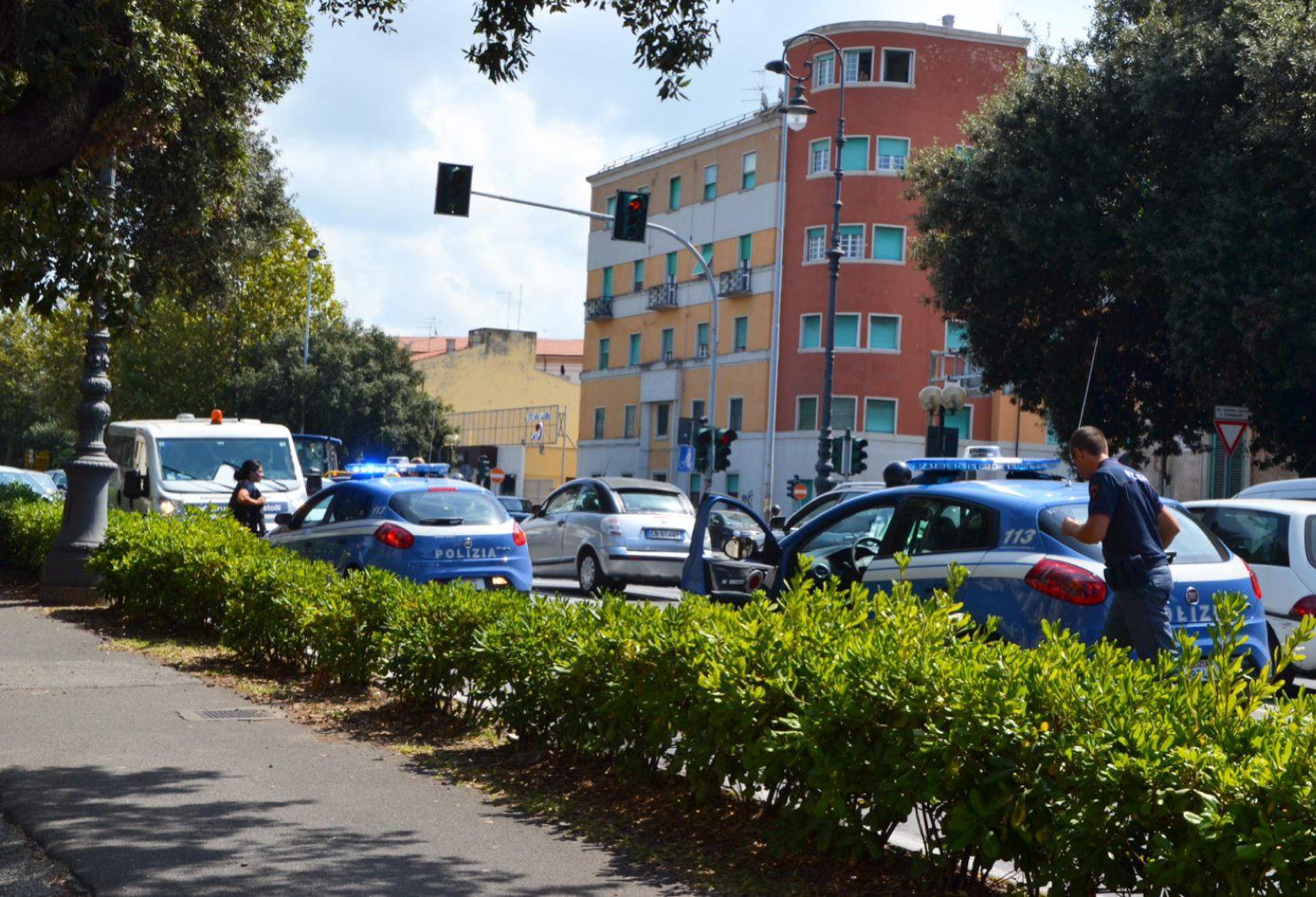 La polizia in viale Carducci