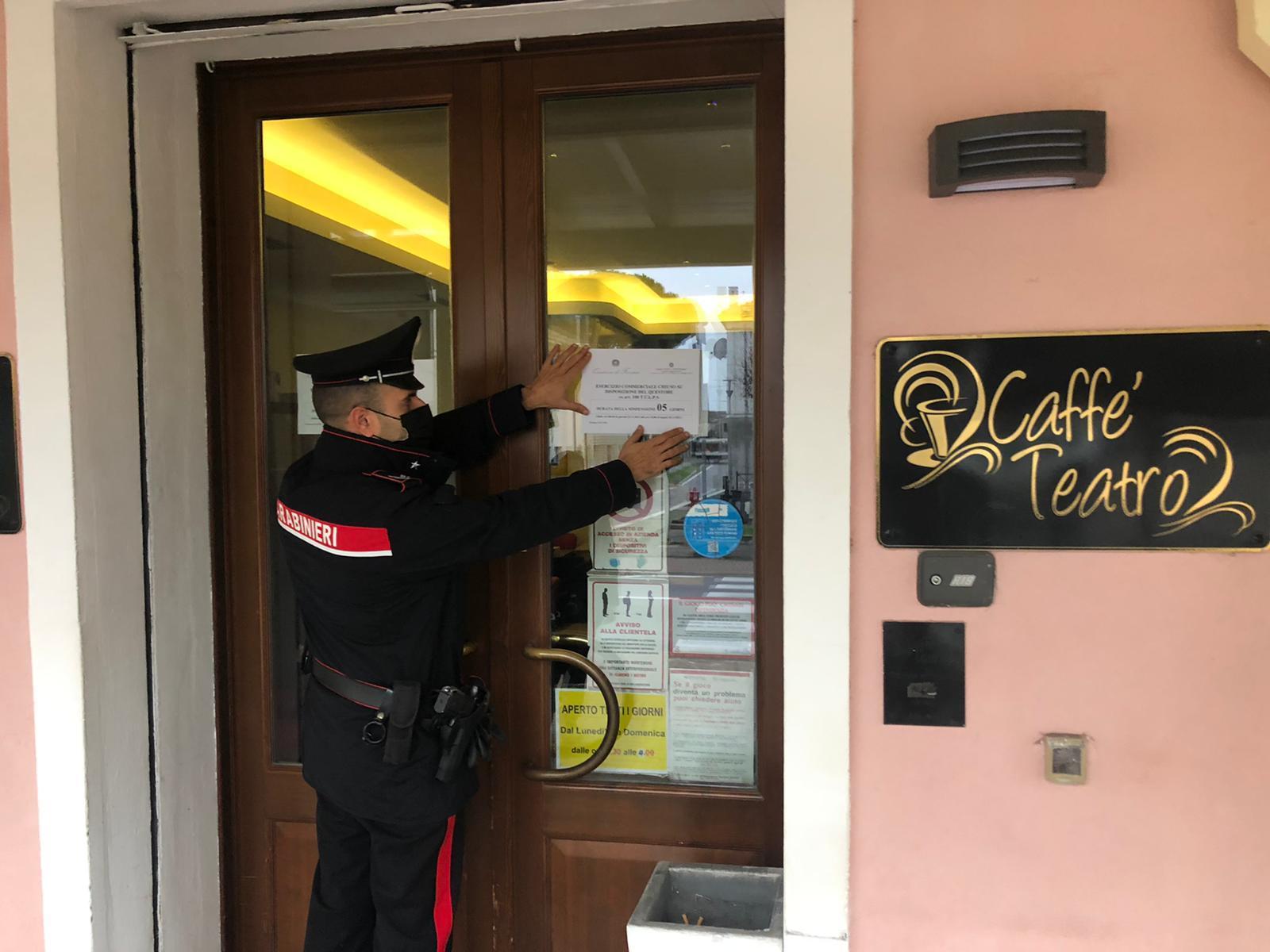 Il provvedimento di sospensione notificato dai carabinieri